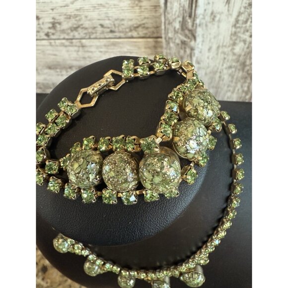 Vintage Gold Tone Green Glass Rhinestone Necklace Bracelet & Clip Earrings - Picture 5 of 12
